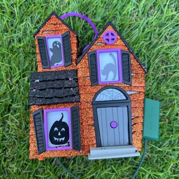 Hallmark Keepsake Halloween Ornament Mysterious Manor 2017 - Picture 2 of 4